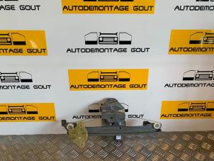 Usagé Mécanique vitre 4portes arrière gauche Renault Captur (2R) 0.9 Energy TCE 12V Prix € 39,99 Règlement à la marge proposé par Autodemontage Gout
