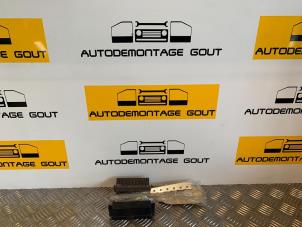 Używane Skrzynka bezpieczników Volkswagen Polo IV (9N1/2/3) 1.4 16V Cena € 19,99 Procedura marży oferowane przez Autodemontage Gout