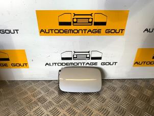 Usados Tapa de depósito Mercedes SLK (R170) 2.3 230 K 16V Precio € 25,00 Norma de margen ofrecido por Autodemontage Gout