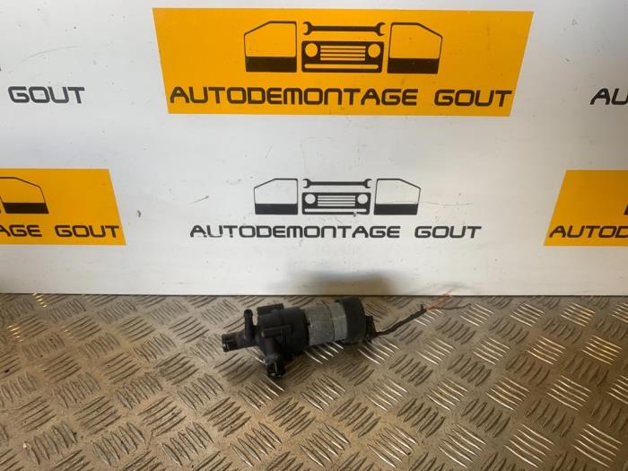 Begagnade Extra vattenpump Mercedes CLK (C209) 1.8 200K 16V Pris € 45,00 Marginaltabell erbjuds av Autodemontage Gout