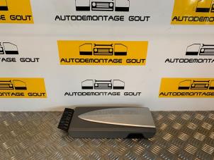 Used Armrest Chrysler Crossfire Roadster 3.2 V6 18V Price € 124,99 Margin scheme offered by Autodemontage Gout