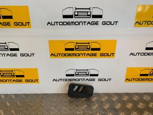 Usagé Grille aération tableau de bord Mercedes SLK (R170) 2.0 200 K 16V Prix € 9,95 Règlement à la marge proposé par Autodemontage Gout