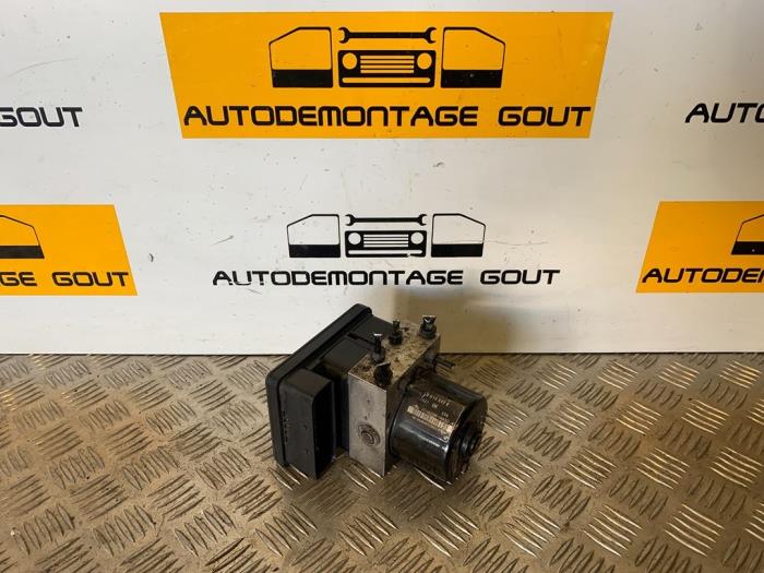 Używane Pompa ABS Audi TT Roadster (8N9) 1.8 T 20V Quattro Cena € 69,99 Procedura marży oferowane przez Autodemontage Gout