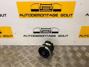Usagé Grille aération tableau de bord Audi A3 Sportback (8VA/8VF) 1.4 TFSI 16V Prix € 19,99 Règlement à la marge proposé par Autodemontage Gout