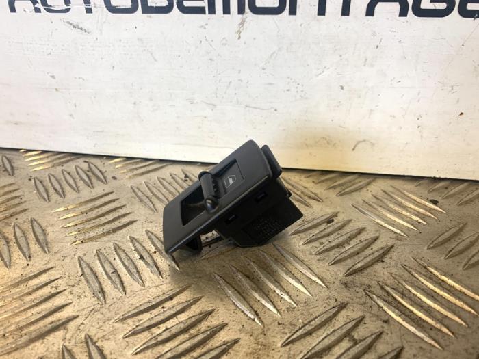 Electric window switch from a Volkswagen New Beetle (9C1/9G1) 2.0 1999