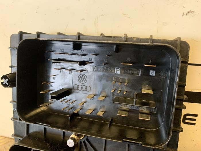 Fuse box from a Volkswagen Eos (1F7/F8) 2.0 TFSI 16V 2008