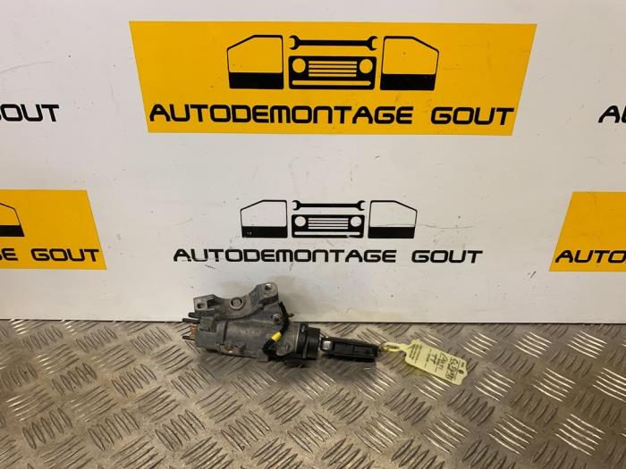 Używane Stacyjka + Kluczyk Audi TT (8N3) 1.8 20V Turbo Cena € 45,00 Procedura marży oferowane przez Autodemontage Gout