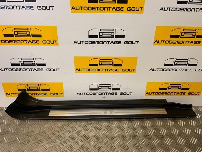 Używane Próg drzwi prawa Audi TT Roadster (8N9) 3.2 V6 24V Quattro Cena € 29,99 Procedura marży oferowane przez Autodemontage Gout