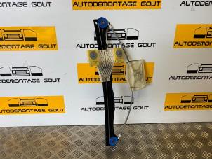 Używane Mechanizm szyby prawej tylnej wersja 4-drzwiowa Audi A3 Sportback (8PA) 2.0 TDI 16V Cena € 35,00 Procedura marży oferowane przez Autodemontage Gout