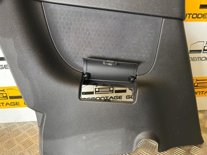 Revêtement panneau latéral arrière gauche d'un Audi TT (8N3) 1.8 T 20V Quattro 2003