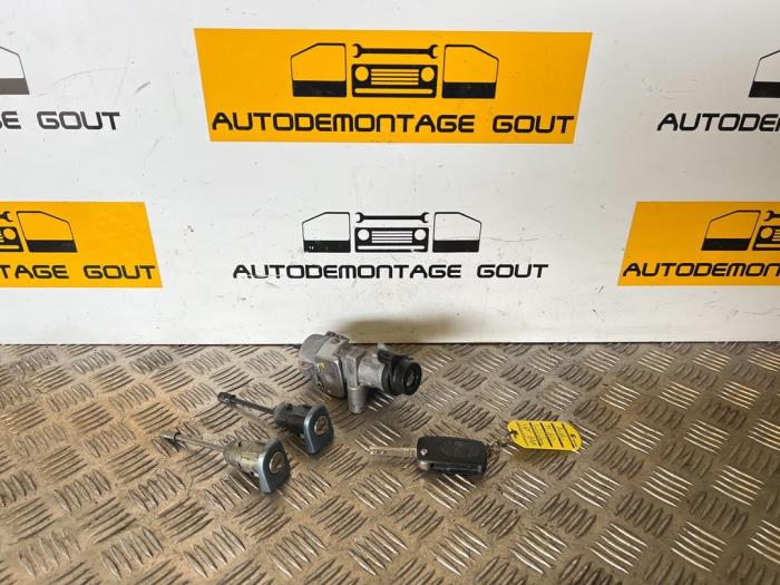 Używane Stacyjka + Kluczyk Audi TT (8N3) 1.8 T 20V Quattro Cena € 125,00 Procedura marży oferowane przez Autodemontage Gout