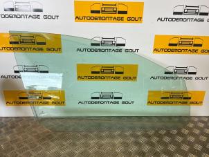 Usagé Vitre avant droite Volkswagen Golf V (1K1) 1.6 FSI 16V Prix € 35,00 Règlement à la marge proposé par Autodemontage Gout