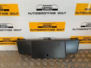 Usagé Support plaque d'immatriculation avant Audi A4 Avant Quattro (B6) 2.5 TDI V6 24V Prix € 39,99 Règlement à la marge proposé par Autodemontage Gout