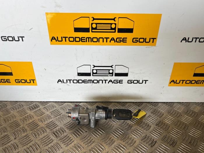 Używane Stacyjka + Kluczyk Audi TT Roadster (8N9) 1.8 20V Turbo Cena € 49,99 Procedura marży oferowane przez Autodemontage Gout