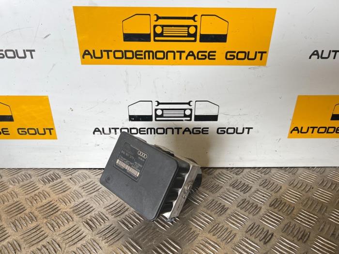Używane Pompa ABS Audi TT Roadster (8N9) 3.2 V6 24V Quattro Cena € 89,99 Procedura marży oferowane przez Autodemontage Gout