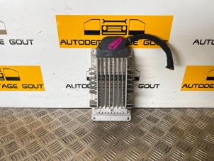 Używane Wzmacniacz radiowy Audi TT Roadster (8N9) 3.2 V6 24V Quattro Cena € 79,99 Procedura marży oferowane przez Autodemontage Gout