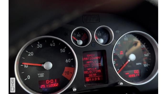 Cuentakilómetros de un Audi TT (8N3) 3.2 V6 24V Quattro 2004