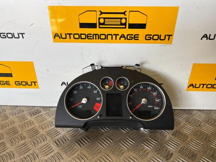 Cuentakilómetros de un Audi TT (8N3) 3.2 V6 24V Quattro 2004