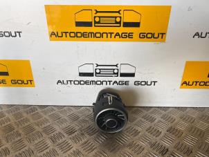 Usagé Aerateur tableau de bord Audi TT (FV3/FVP) 2.0 TFSI 16V TTS Quattro Prix € 25,00 Règlement à la marge proposé par Autodemontage Gout