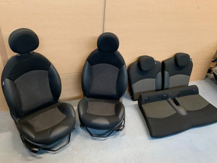 Seats + rear seat (complete) from a MINI Mini (R56) 1.6 16V Cooper 2010