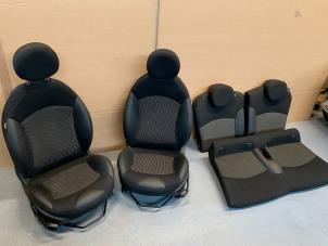 Używane Fotele + kanapa (kompletne) Mini Mini (R56) 1.6 16V Cooper Cena € 299,99 Procedura marży oferowane przez Autodemontage Gout