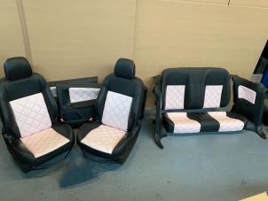 Używane Fotele + kanapa (kompletne) Peugeot 207 CC (WB) 1.6 16V Cena € 399,99 Procedura marży oferowane przez Autodemontage Gout