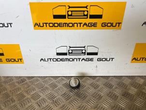 Usagé Commutateur toit ouvrant Volkswagen Touran (1T1/T2) 1.6 FSI 16V Prix € 15,00 Règlement à la marge proposé par Autodemontage Gout