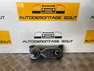 Usados Panel de control de calefacción Renault Twingo III (AH) 0.9 Energy TCE 90 12V Precio € 35,00 Norma de margen ofrecido por Autodemontage Gout