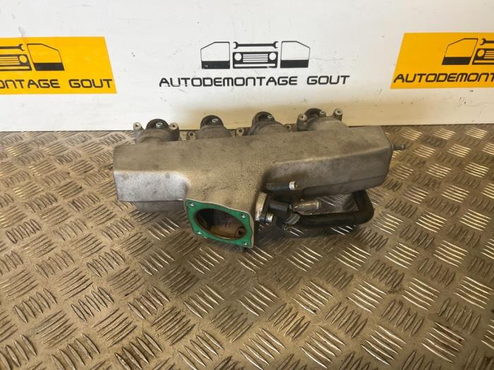 Intake manifold from a Audi A4 Cabrio (B7) 1.8 T 20V 2008