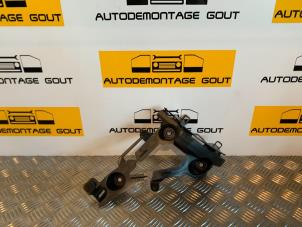 Used Rear bumper bracket, right Peugeot 2008 (CU) 1.2 12V e-THP PureTech 110 Price € 24,99 Margin scheme offered by Autodemontage Gout
