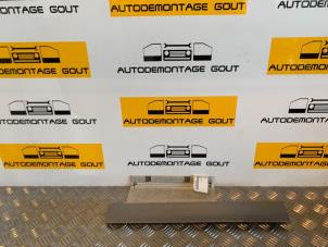 Usagé Cadre tableau de bord Volkswagen Multivan T5 (7E/7HC/7HF/7HM) Prix € 49,99 Règlement à la marge proposé par Autodemontage Gout