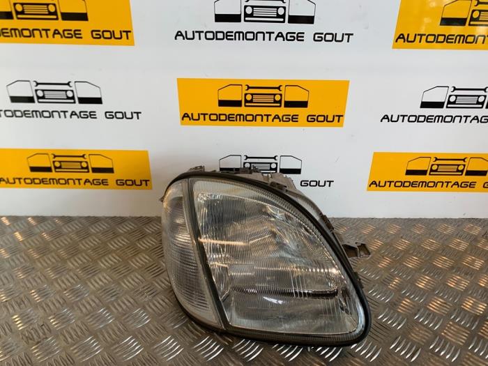 Używane Reflektor prawy Mercedes SLK (R170) Cena € 59,99 Procedura marży oferowane przez Autodemontage Gout