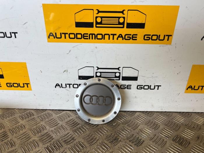 Nabenkappe van een Audi TT (8N3) 1.8 T 20V Quattro 2003