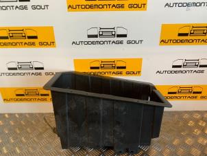 Usagé Boîtier de batterie Volkswagen Crafter Prix € 29,99 Règlement à la marge proposé par Autodemontage Gout