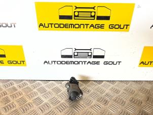 Usados Interruptor del portón trasero Peugeot 107 1.0 12V Precio € 14,99 Norma de margen ofrecido por Autodemontage Gout