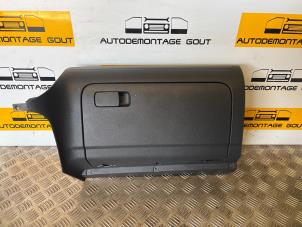 Usagé Boîte à gants Volkswagen Golf V (1K1) 1.4 FSI 16V Prix € 24,99 Règlement à la marge proposé par Autodemontage Gout