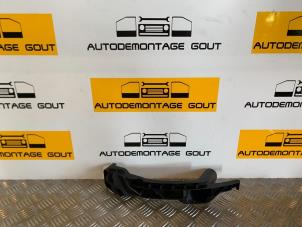 Usados Soporte de parachoques izquierda delante Volkswagen Golf V (1K1) 1.6 FSI 16V Precio € 14,99 Norma de margen ofrecido por Autodemontage Gout