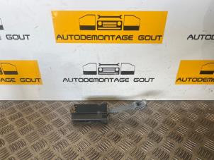 Używane Ogranicznik drzwi lewych wersja 2-drzwiowa Chrysler Crossfire 3.2 V6 18V Cena € 19,99 Procedura marży oferowane przez Autodemontage Gout