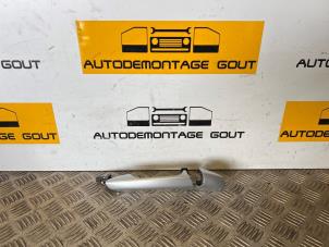 Używane Uchwyt drzwi prawych wersja 2-drzwiowa Mercedes E (C207) E-260 CGI 16V BlueEfficiency Cena € 29,99 Procedura marży oferowane przez Autodemontage Gout