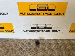 Used Electric window switch Volkswagen New Beetle (9C1/9G1) Price € 9,99 Margin scheme offered by Autodemontage Gout