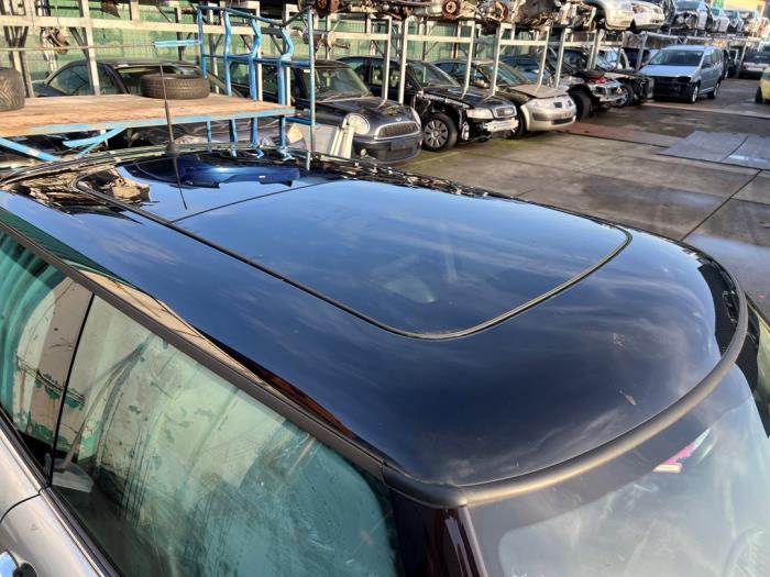 Używane Szyberdach BMW Mini (R50/53) 1.6 16V Cooper Cena € 375,00 Procedura marży oferowane przez Autodemontage Gout