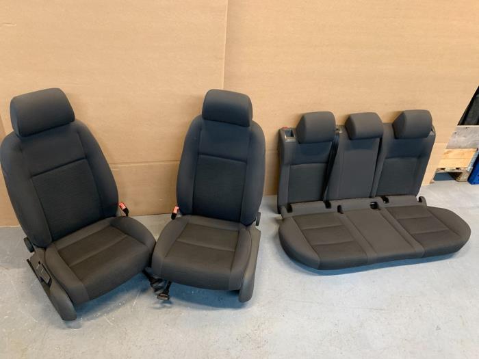 Seats + rear seat (complete) from a Volkswagen Golf 2006