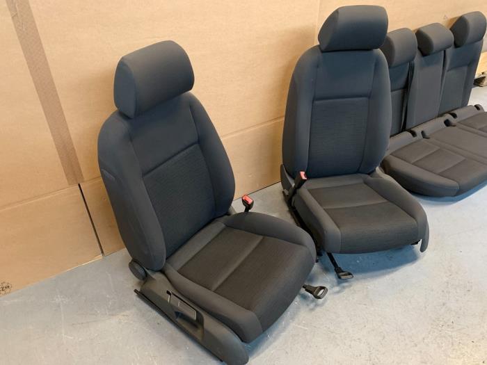 Seats + rear seat (complete) from a Volkswagen Golf 2006