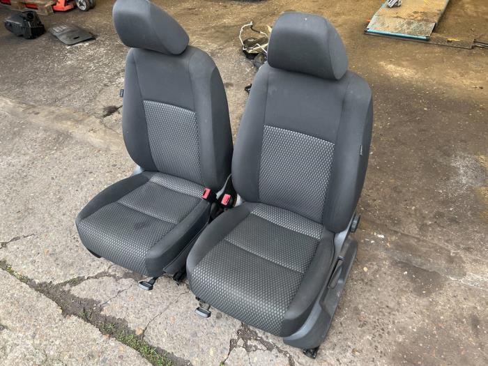 Seats + rear seat (complete) from a Volkswagen Tiguan 2010