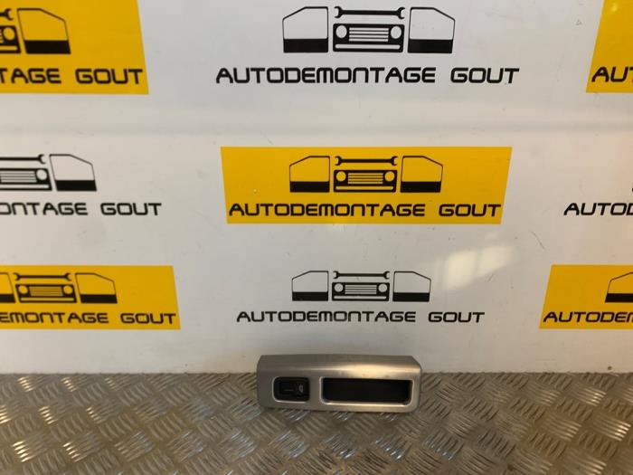 Usados Interruptor de ventanilla eléctrica Volvo V50 (MW) 2.4 D5 20V Precio € 9,99 Norma de margen ofrecido por Autodemontage Gout