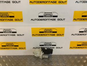 Używane Silnik szyby drzwiowej Volkswagen Golf IV (1J1) 1.6 16V Cena € 19,99 Procedura marży oferowane przez Autodemontage Gout