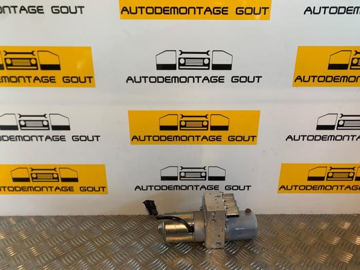 Convertible roof motor