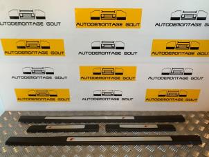 Usados Placa del desgaste del travesaño de la puerta izquierda Audi A3 Sportback (8PA) Precio € 49,99 Norma de margen ofrecido por Autodemontage Gout