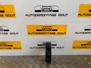 Używane Przelacznik elektrycznej szyby Volkswagen Golf VI (5K1) Cena € 24,99 Procedura marży oferowane przez Autodemontage Gout