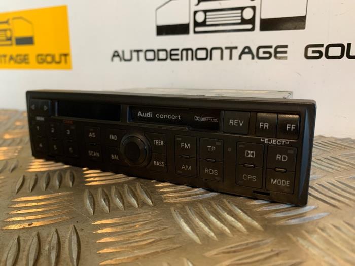 Reproductor de casetes y radio de un Audi TT (8N3)  2003